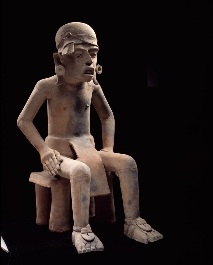 Personaje sedente