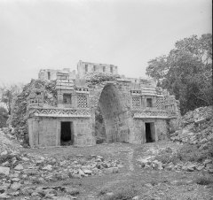 El Arco, fachada principal. Zona Arqueológica de Labná, Yucatán.