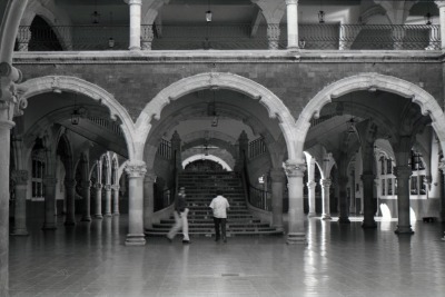 Casa del Mayorazgo de Rincón Gallardo. Patio y escalera