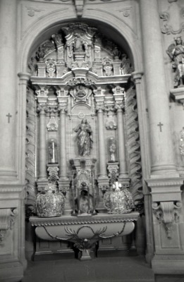 San Diego. Camarín de la Virgen. Retablo