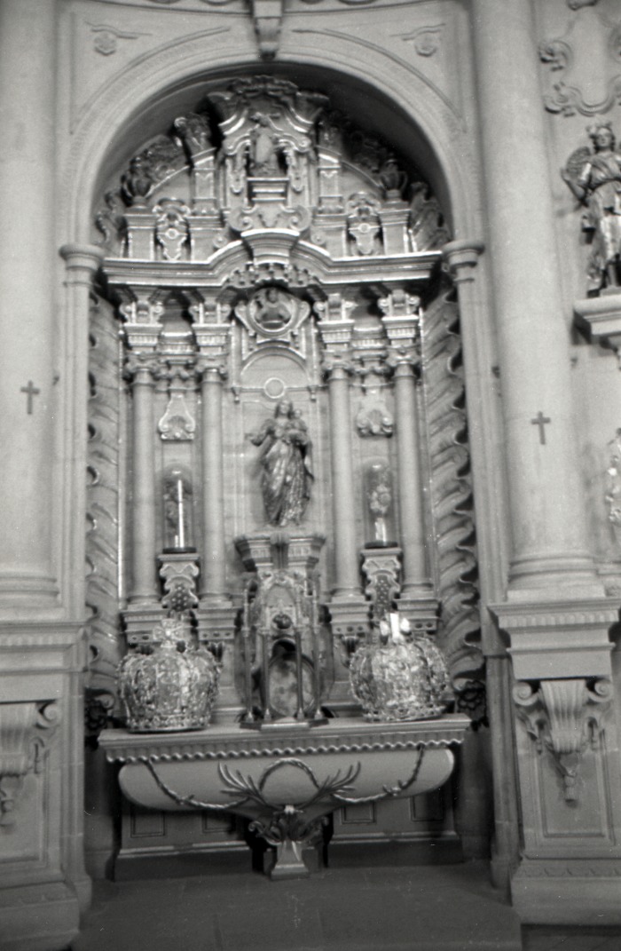 San Diego. Camarín de la Virgen. Retablo