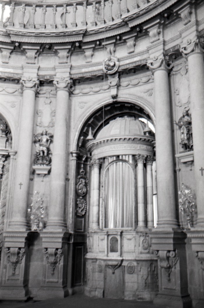 San Diego. Camarín de la Virgen