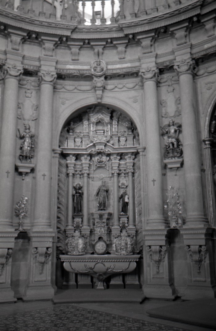 San Diego. Camarín de la Virgen. Retablo