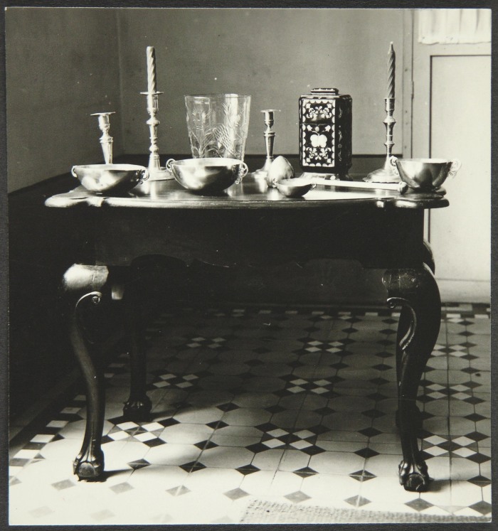 Mesa con objetos, Caracas, Venezuela 